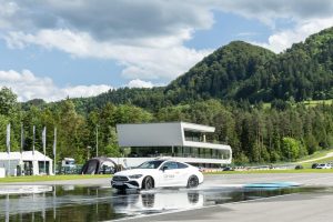 AMZS Center varne voznje mercedes resized