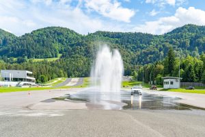 Bencinsko doživetje: teambuilding z adrenalinom, zabavo in znanjem 6 AMZS Center varne voznje resized
