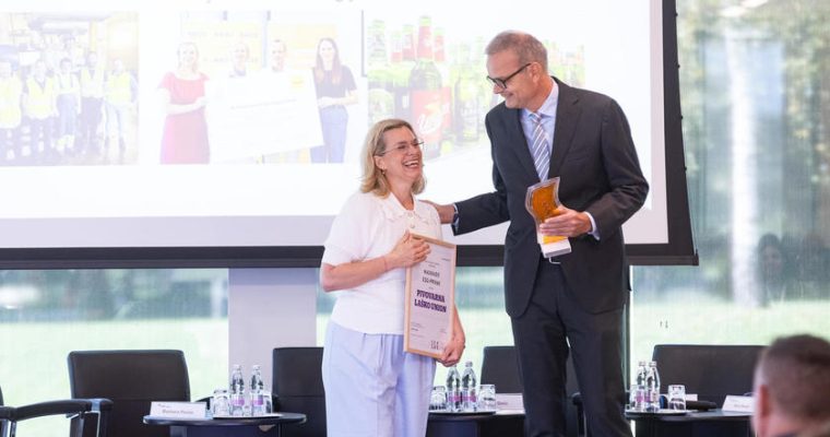 izvozna-konferenca147-be-68cab52f7da65.jpg.cut.n-68cab5305e6cd.jpg.840px